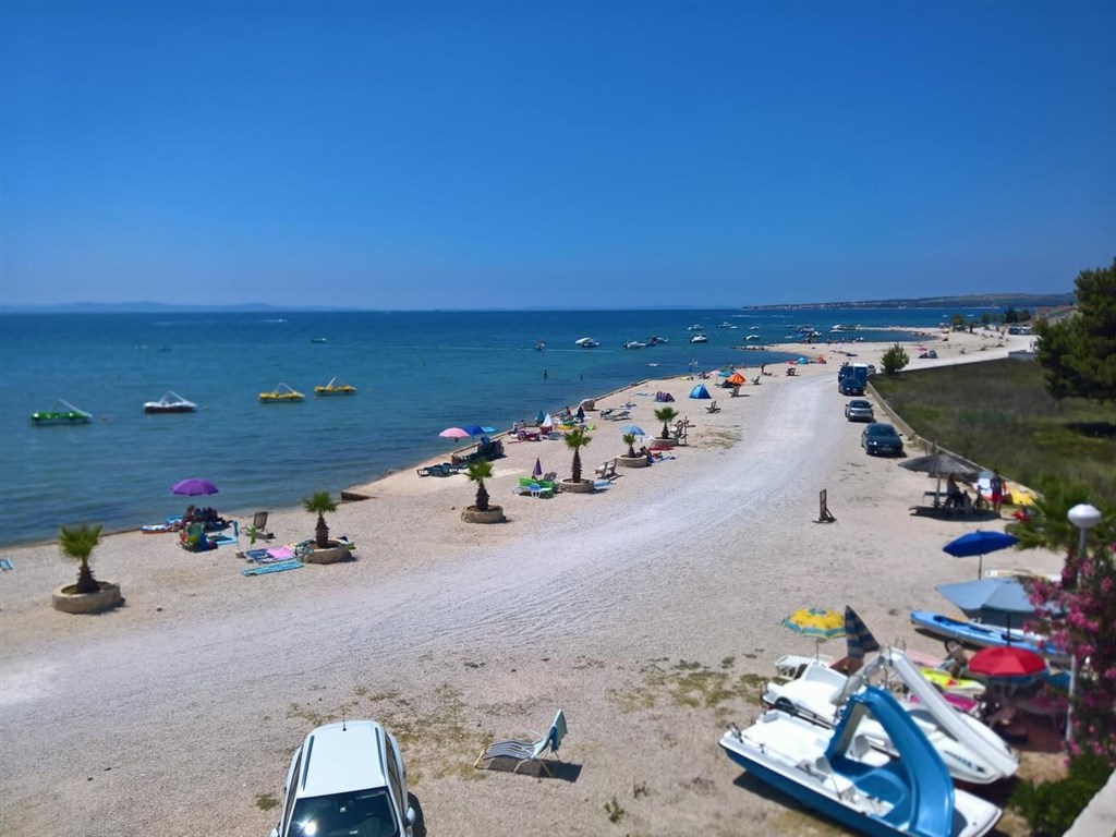 na-prodej-dva-apartmany-v-1-rade-od-more-vir-chorvatsko