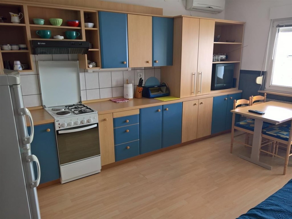 na-prodej-dva-apartmany-v-1-rade-od-more-vir-chorvatsko