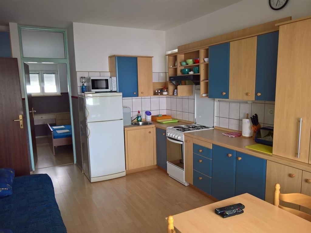 na-prodej-dva-apartmany-v-1-rade-od-more-vir-chorvatsko