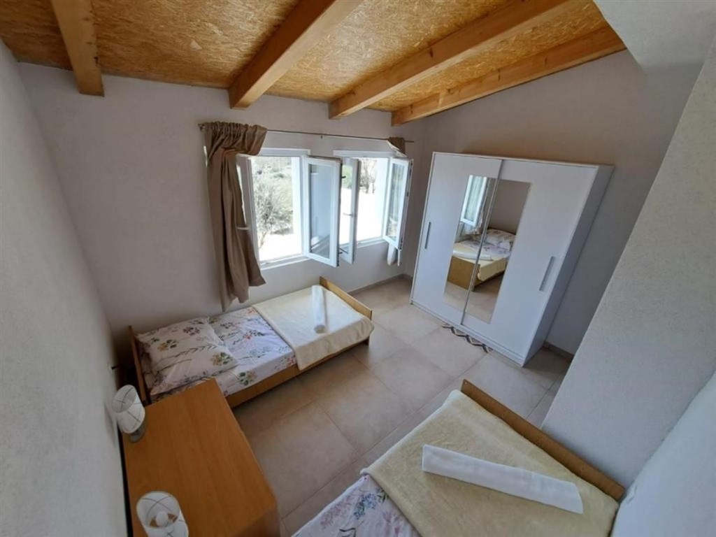 na-prodej-apartman-s-terasou-a-vyhledem-na-more-maslenica-chorvatsko