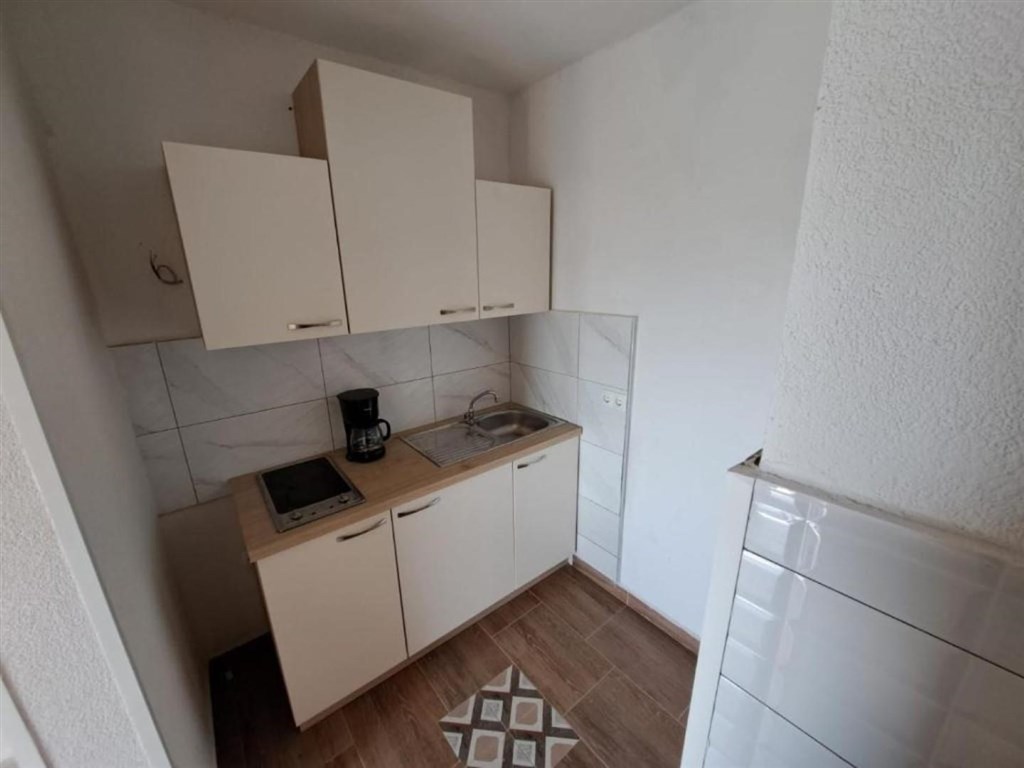 na-prodej-apartman-s-terasou-a-vyhledem-na-more-maslenica-chorvatsko