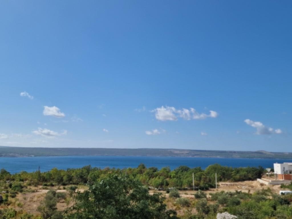 na-prodej-apartman-s-terasou-a-vyhledem-na-more-maslenica-chorvatsko