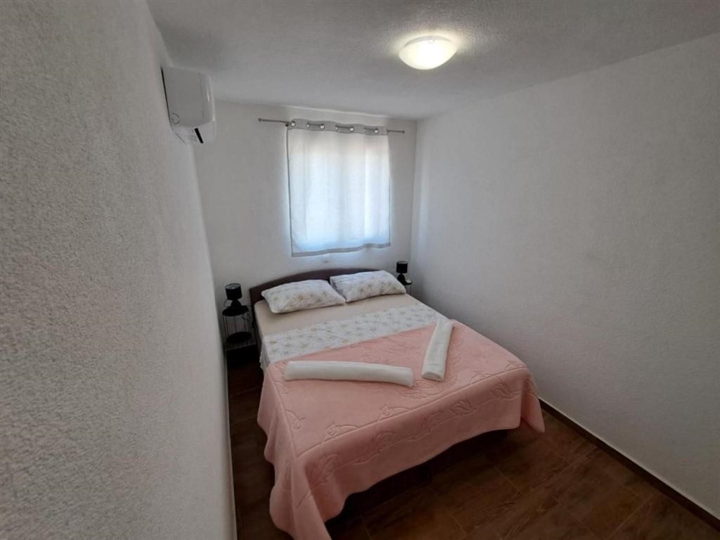 na-prodej-apartman-s-terasou-a-vyhledem-na-more-maslenica-chorvatsko