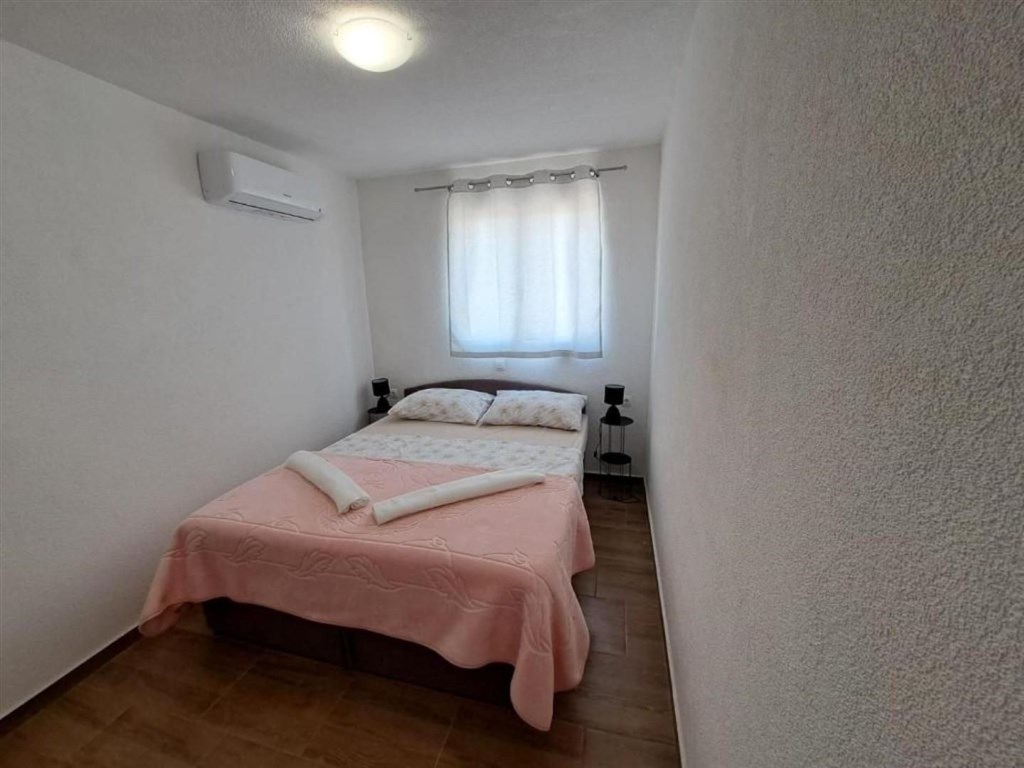 na-prodej-apartman-s-terasou-a-vyhledem-na-more-maslenica-chorvatsko