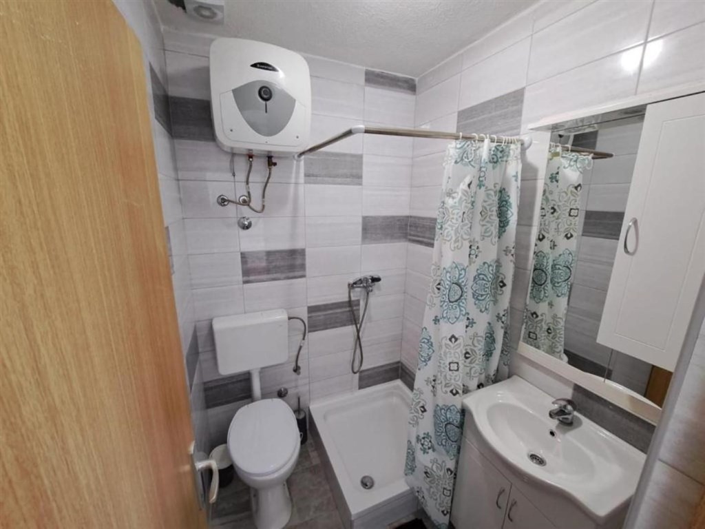 na-prodej-apartman-s-terasou-a-vyhledem-na-more-maslenica-chorvatsko