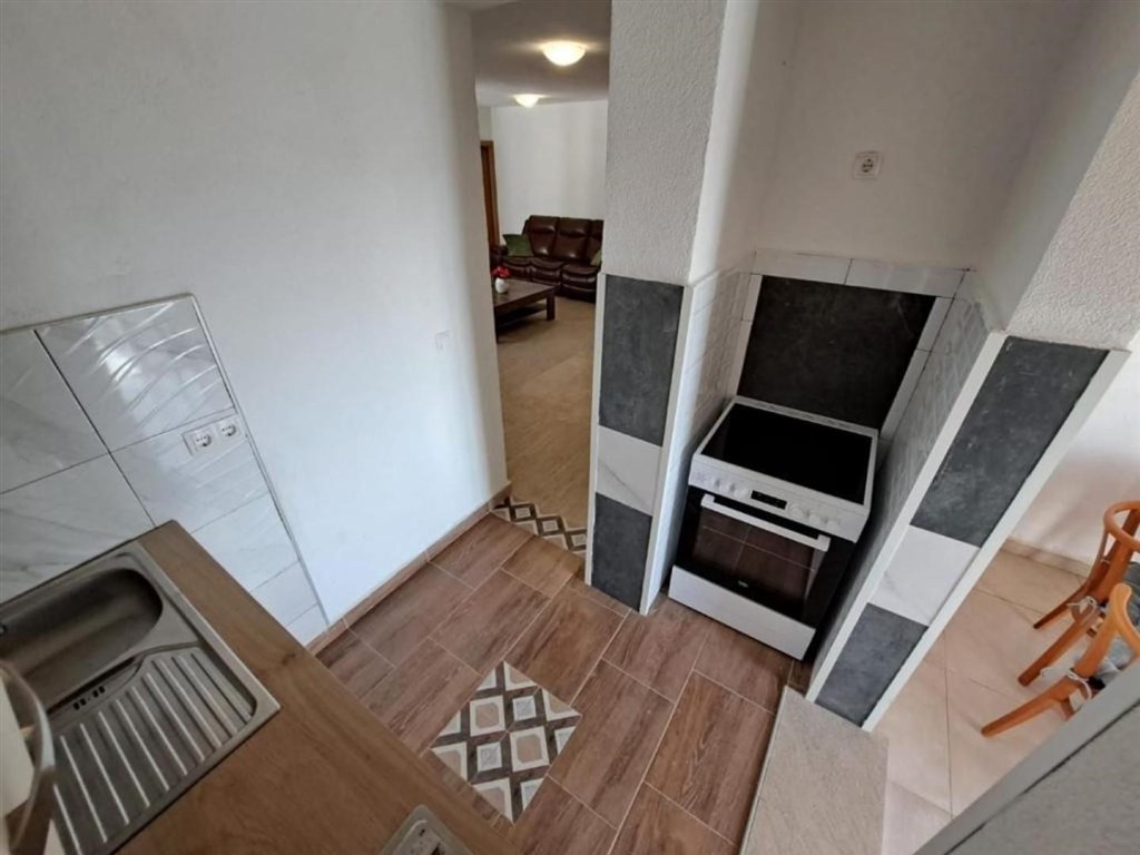na-prodej-apartman-s-terasou-a-vyhledem-na-more-maslenica-chorvatsko