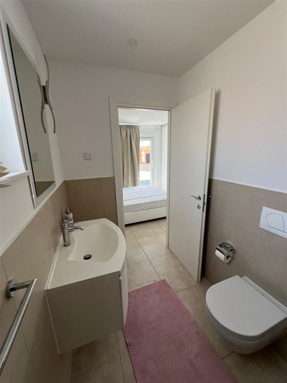 na-prodej-zarizeny-apartman-v-1-rade-od-more-bibinje-chorvatsko