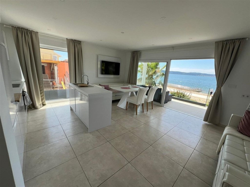 na-prodej-zarizeny-apartman-v-1-rade-od-more-bibinje-chorvatsko