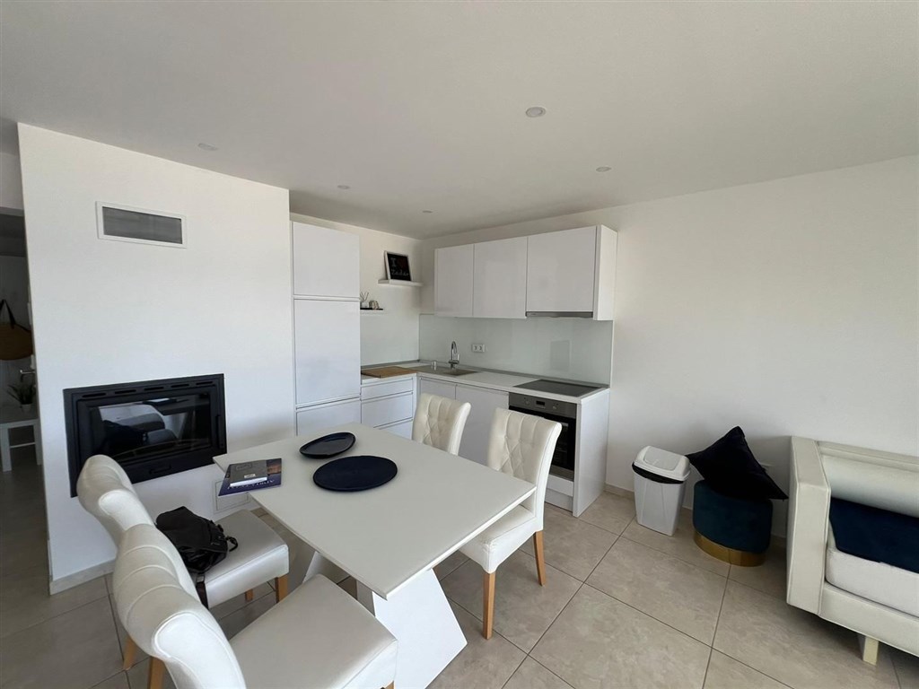 na-prodej-zarizeny-apartman-v-1-rade-od-more-bibinje-chorvatsko