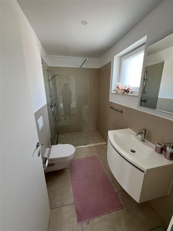 na-prodej-zarizeny-apartman-v-1-rade-od-more-bibinje-chorvatsko