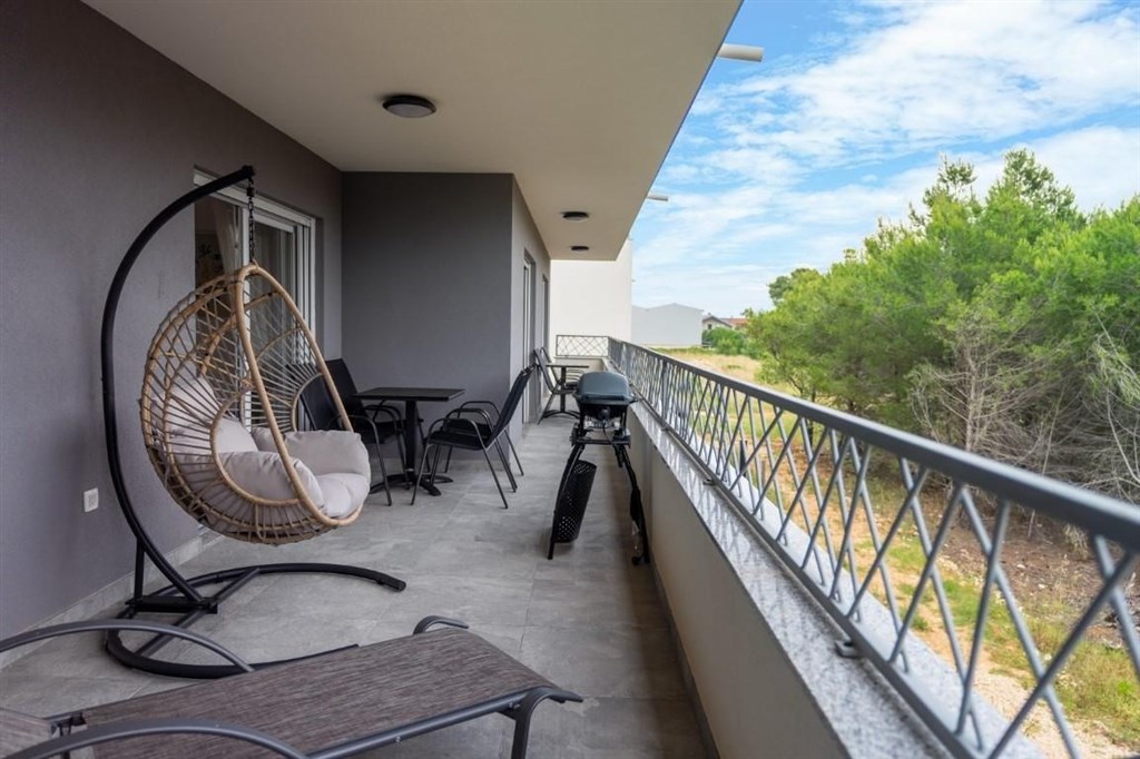 na-prodej-vybaveny-apartman-se-stresni-terasou-vir-chorvatsko