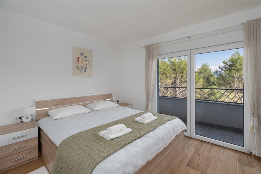 na-prodej-vybaveny-apartman-se-stresni-terasou-vir-chorvatsko