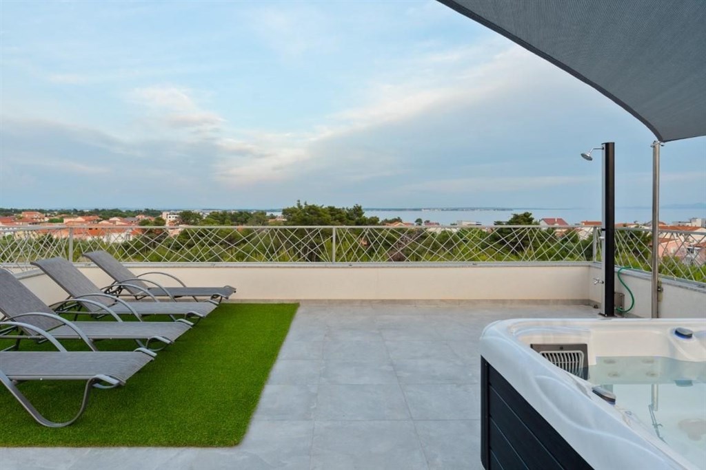 na-prodej-vybaveny-apartman-se-stresni-terasou-vir-chorvatsko