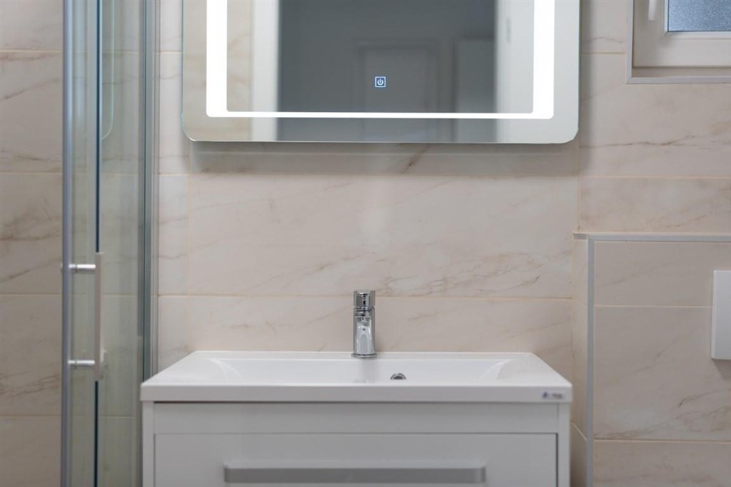 na-prodej-vybaveny-apartman-se-stresni-terasou-vir-chorvatsko