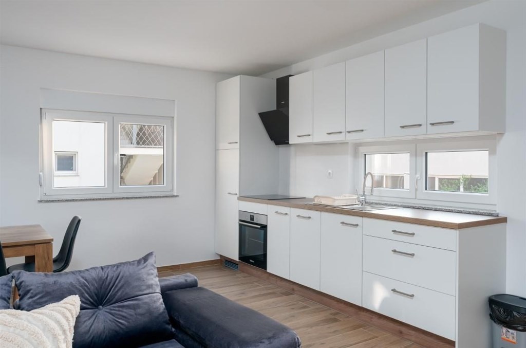 na-prodej-vybaveny-apartman-se-stresni-terasou-vir-chorvatsko