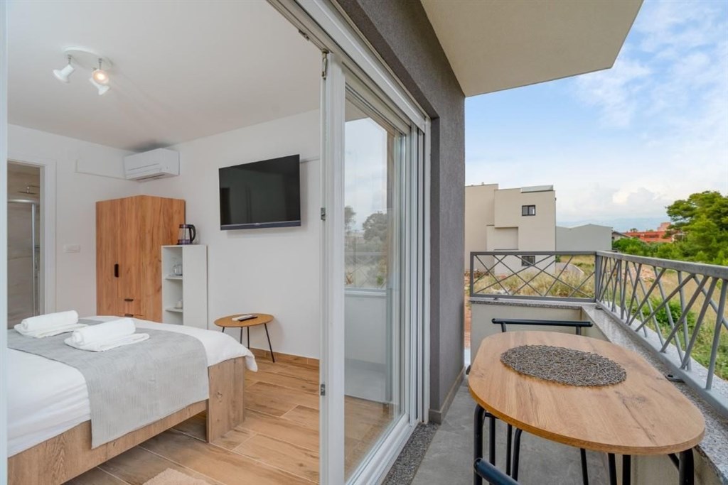 na-prodej-vybaveny-apartman-se-stresni-terasou-vir-chorvatsko