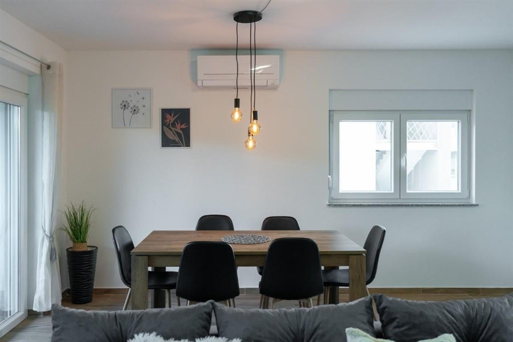 na-prodej-vybaveny-apartman-se-stresni-terasou-vir-chorvatsko