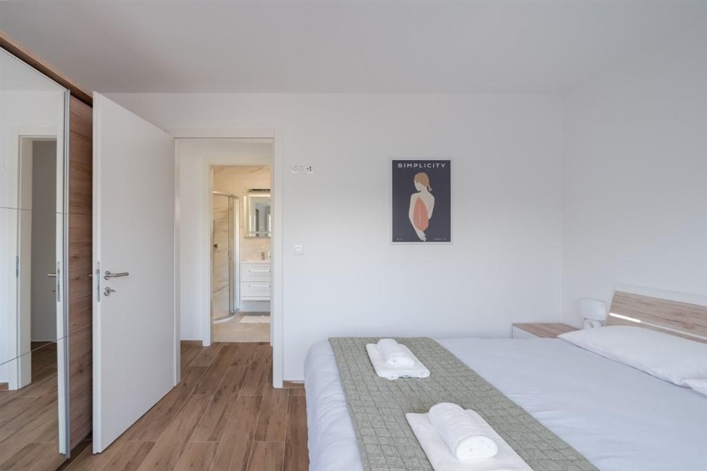 na-prodej-vybaveny-apartman-se-stresni-terasou-vir-chorvatsko