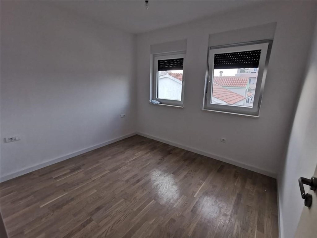 na-prodej-apartman-se-stresni-terasou-a-bazenem-zadar-chorvatsko