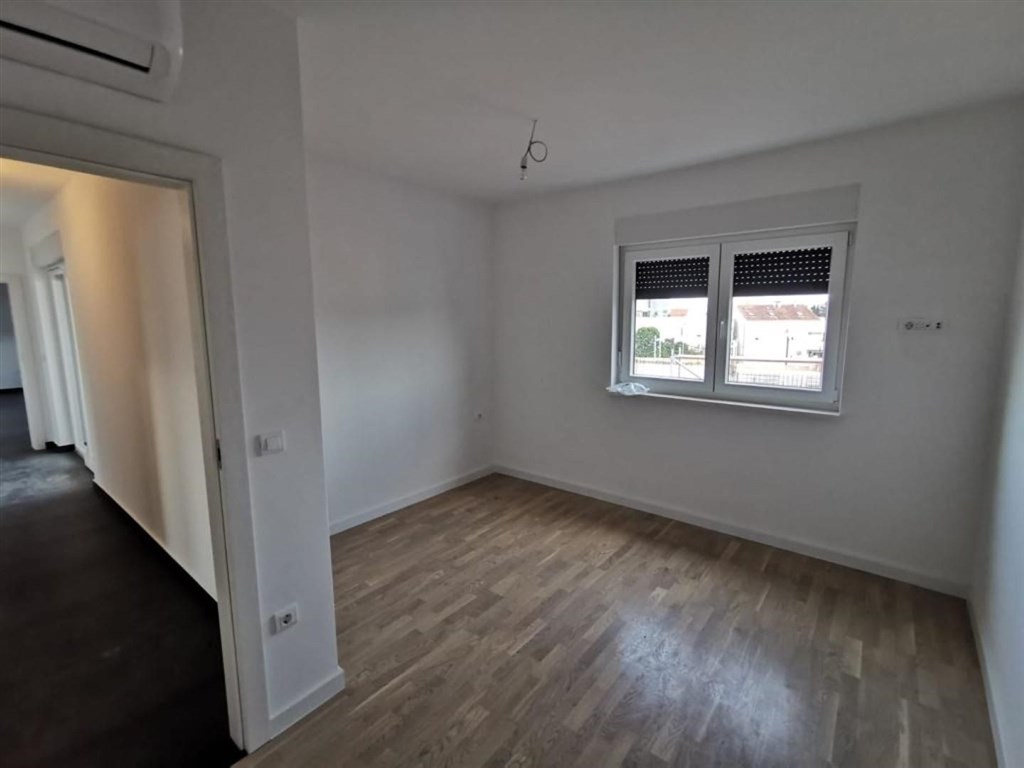 na-prodej-apartman-se-stresni-terasou-a-bazenem-zadar-chorvatsko