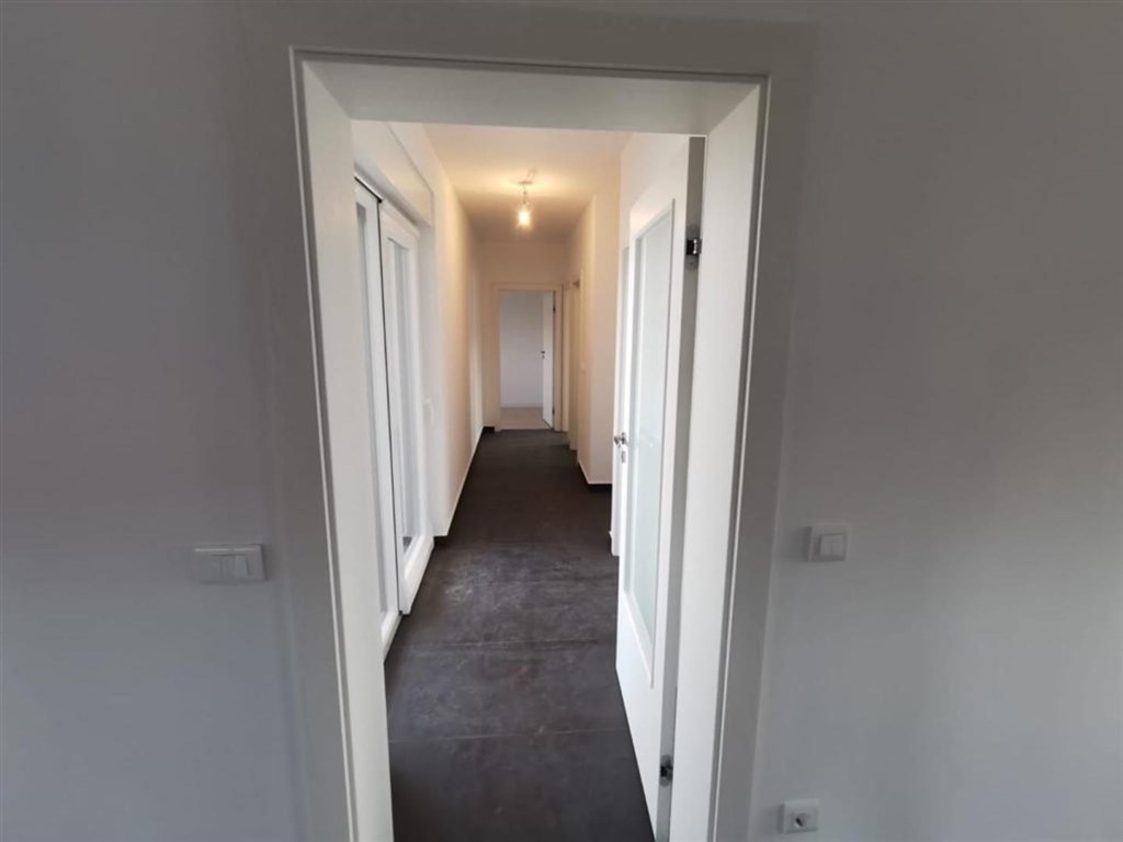 na-prodej-apartman-se-stresni-terasou-a-bazenem-zadar-chorvatsko