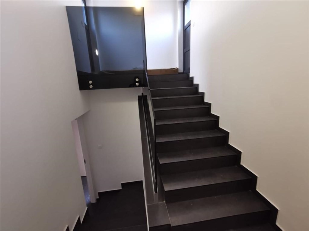 na-prodej-apartman-se-stresni-terasou-a-bazenem-zadar-chorvatsko