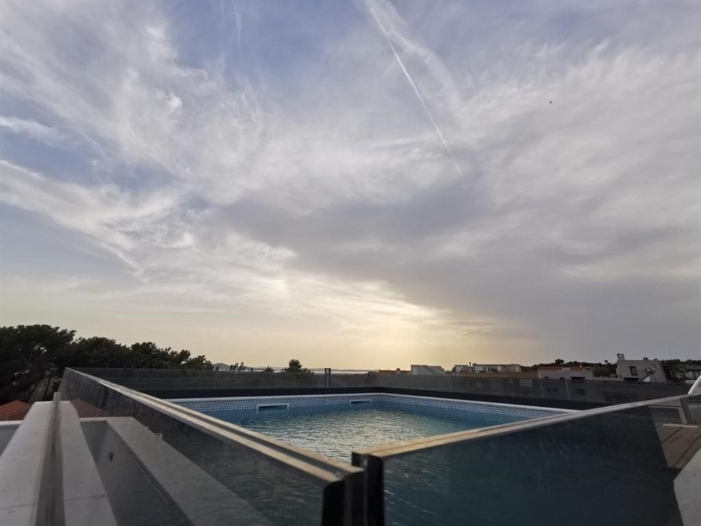 na-prodej-apartman-se-stresni-terasou-a-bazenem-zadar-chorvatsko