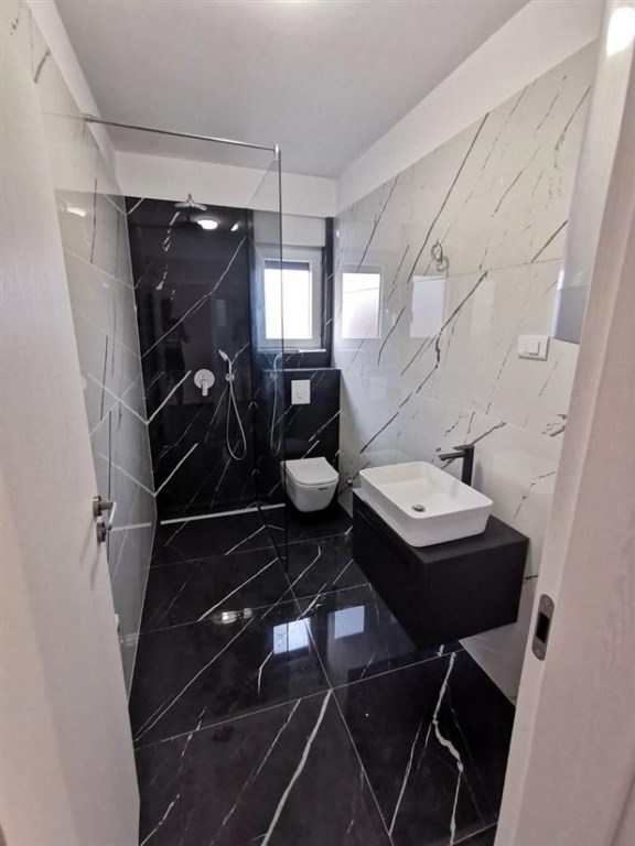 na-prodej-apartman-se-stresni-terasou-a-bazenem-zadar-chorvatsko