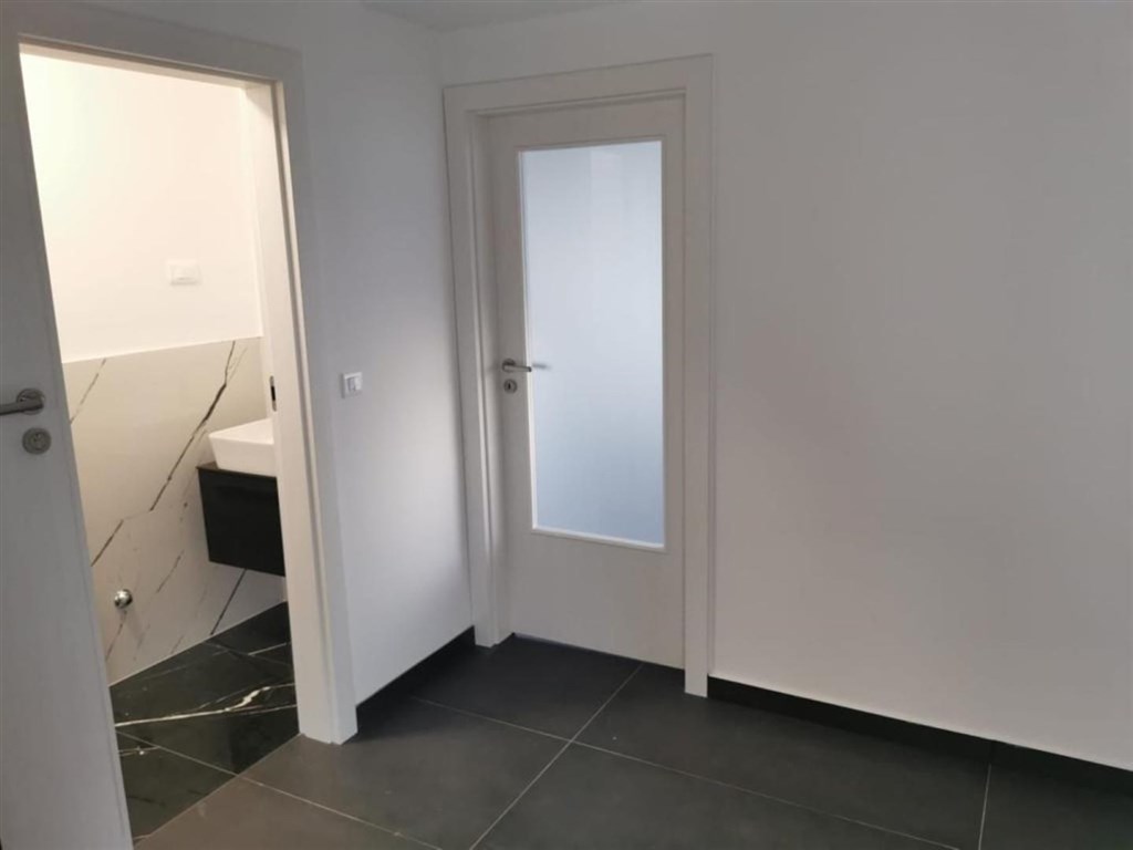 na-prodej-apartman-se-stresni-terasou-a-bazenem-zadar-chorvatsko