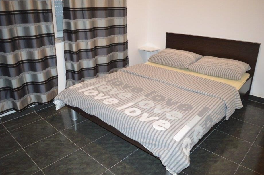 na-prodej-dum-se-4-apartmany-v-1-rade-od-more-maslenica-chorvatsko
