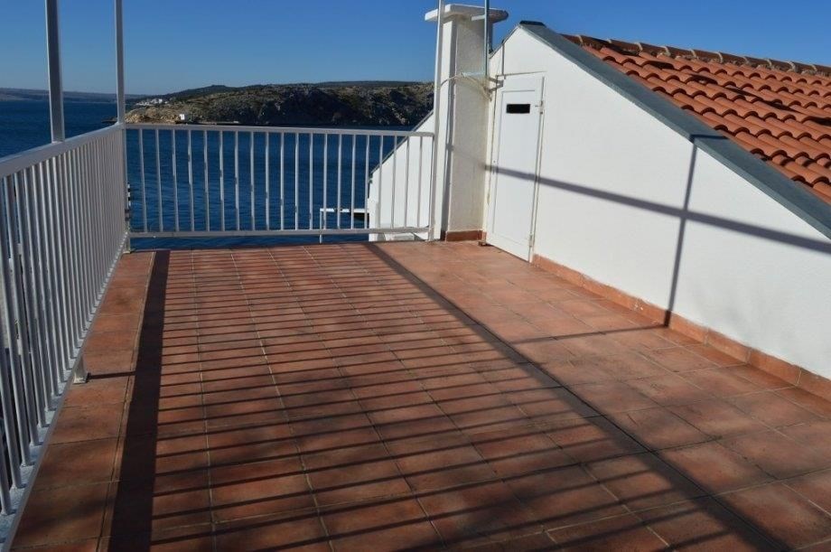 na-prodej-dum-se-4-apartmany-v-1-rade-od-more-maslenica-chorvatsko