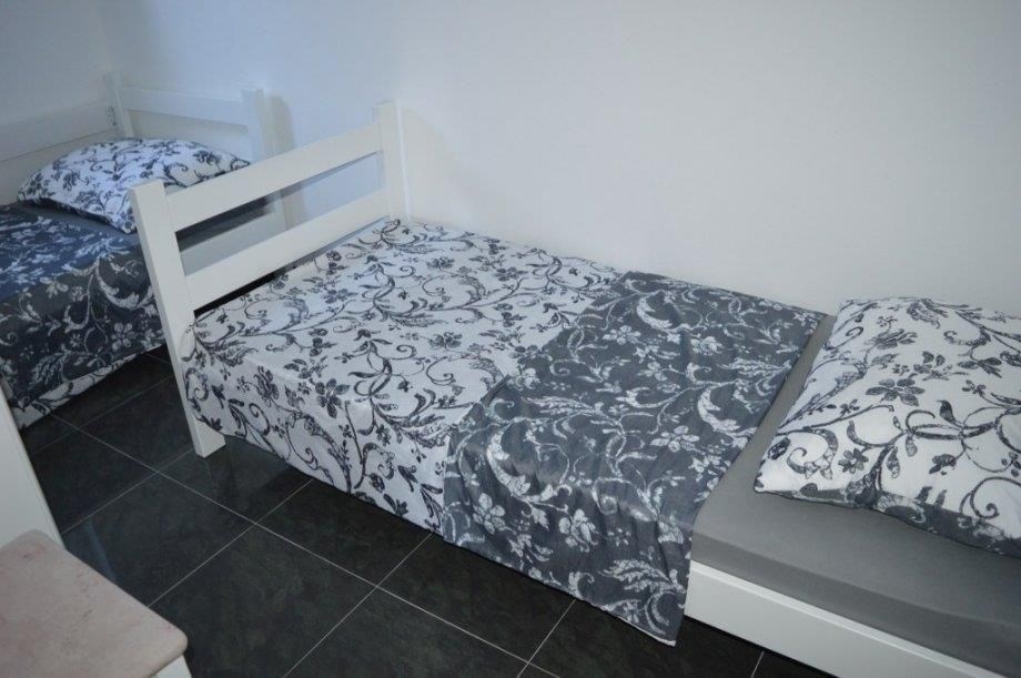 na-prodej-dum-se-4-apartmany-v-1-rade-od-more-maslenica-chorvatsko
