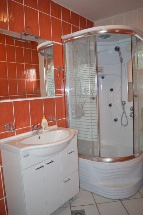 na-prodej-dum-se-4-apartmany-v-1-rade-od-more-maslenica-chorvatsko