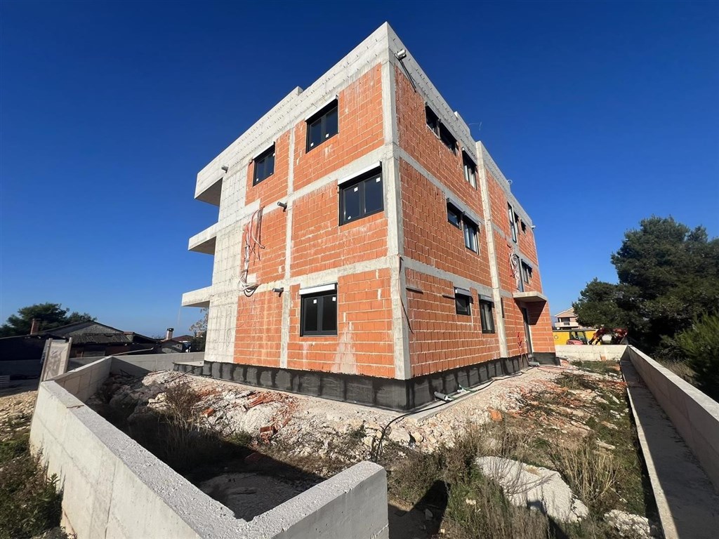 na-prodej-novy-apartman-jen-20-m-od-more-nin-chorvatsko