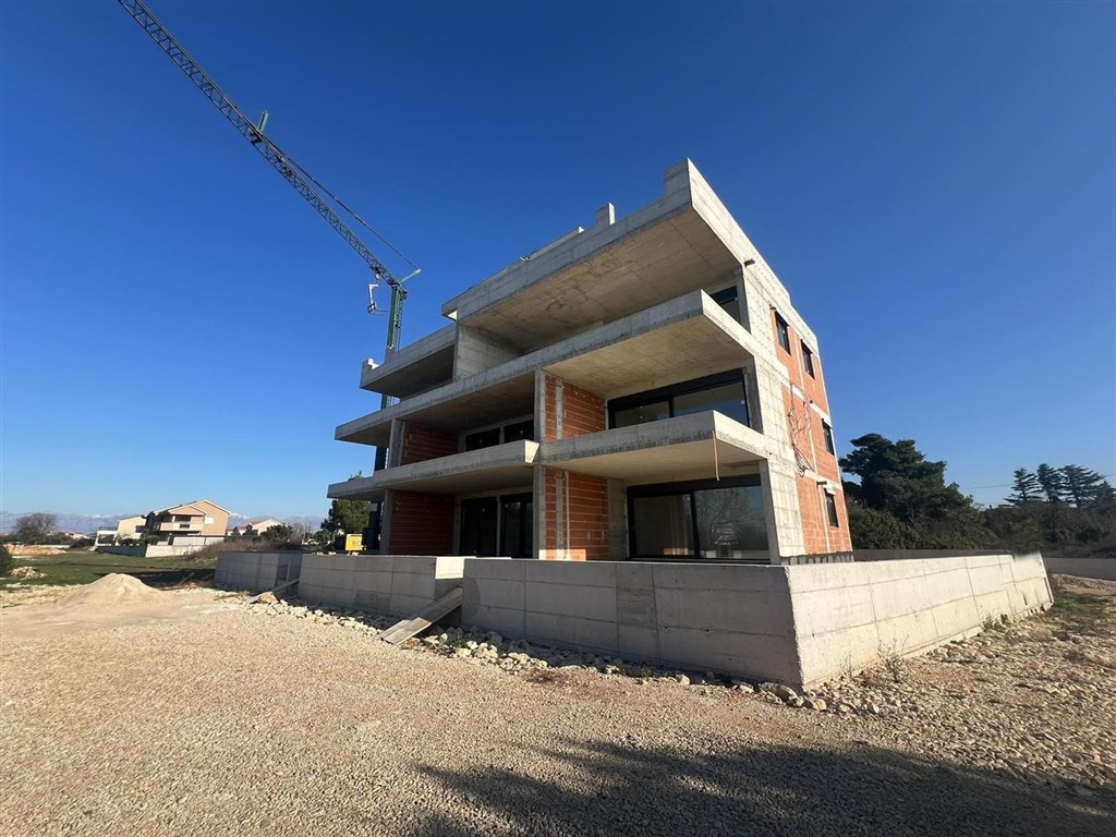 na-prodej-novy-apartman-jen-20-m-od-more-nin-chorvatsko