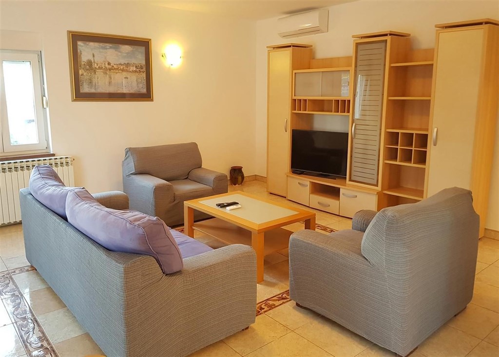 na-prodej-vila-se-7-apartmany-blizko-more-zadar-chorvatsko
