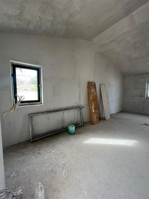 na-prodej-jednopodlazni-dum-kousek-od-more-novigrad-chorvatsko