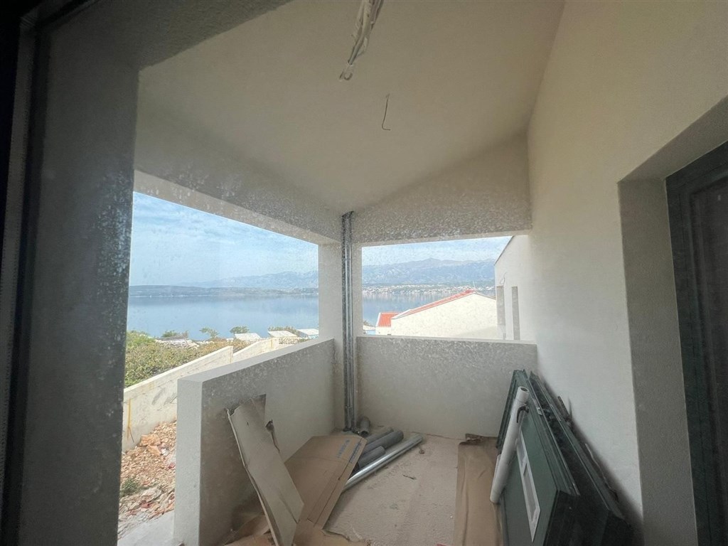 na-prodej-jednopodlazni-dum-kousek-od-more-novigrad-chorvatsko