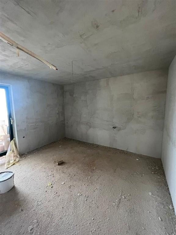 na-prodej-jednopodlazni-dum-kousek-od-more-novigrad-chorvatsko