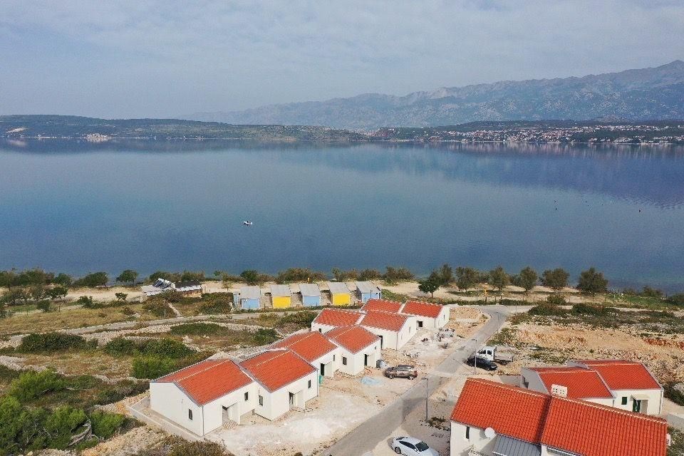 na-prodej-jednopodlazni-dum-kousek-od-more-novigrad-chorvatsko