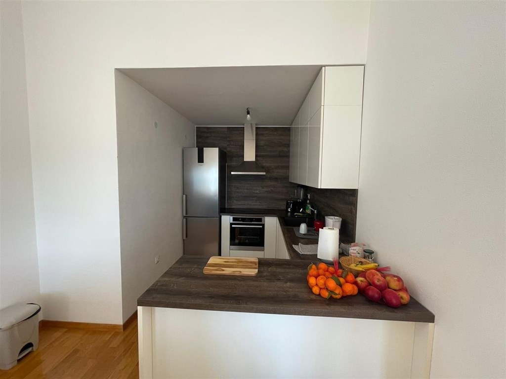 na-prodej-apartmanovy-dum-s-vyhledem-na-more-petrcane-chorvatsko