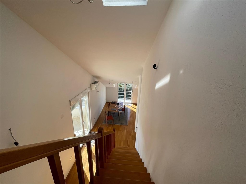 na-prodej-apartmanovy-dum-s-vyhledem-na-more-petrcane-chorvatsko