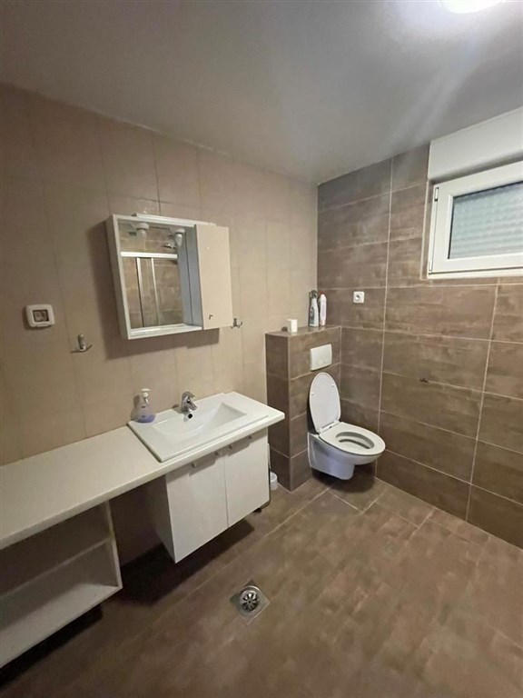 na-prodej-apartmanovy-dum-s-vyhledem-na-more-petrcane-chorvatsko