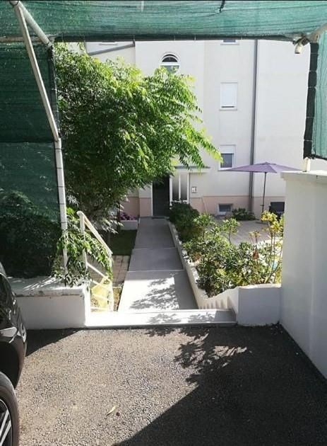 na-prodej-apartmanovy-dum-s-vyhledem-na-more-petrcane-chorvatsko