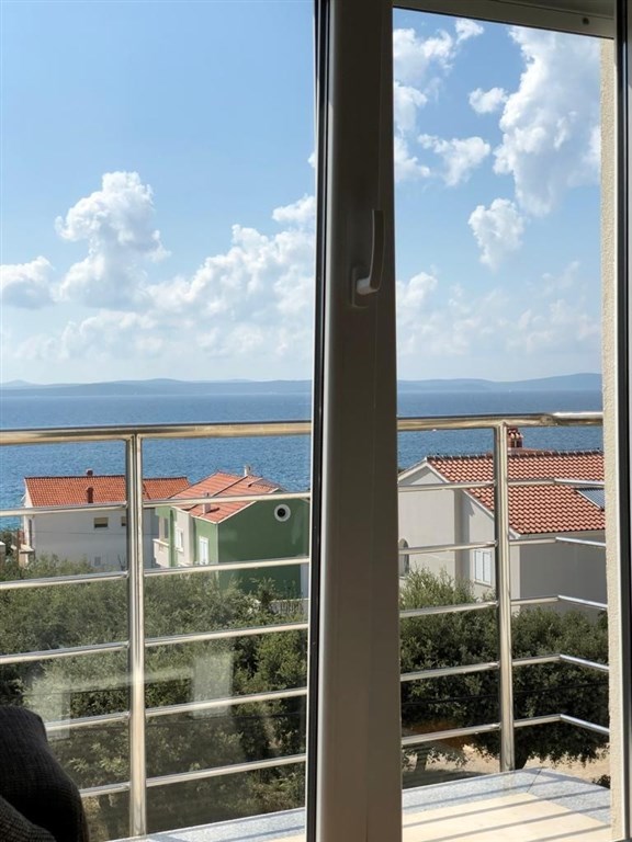 na-prodej-apartmanovy-dum-s-vyhledem-na-more-petrcane-chorvatsko