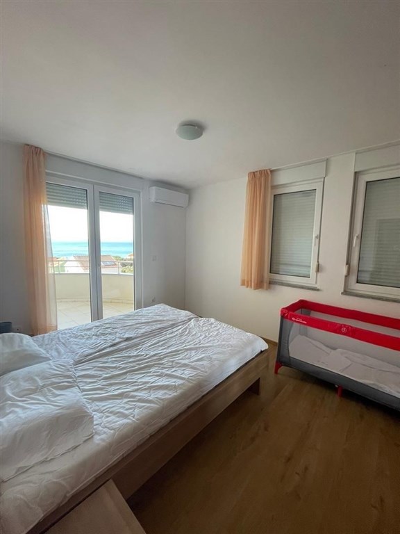 na-prodej-apartmanovy-dum-s-vyhledem-na-more-petrcane-chorvatsko