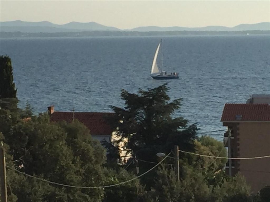 na-prodej-apartmanovy-dum-s-vyhledem-na-more-petrcane-chorvatsko
