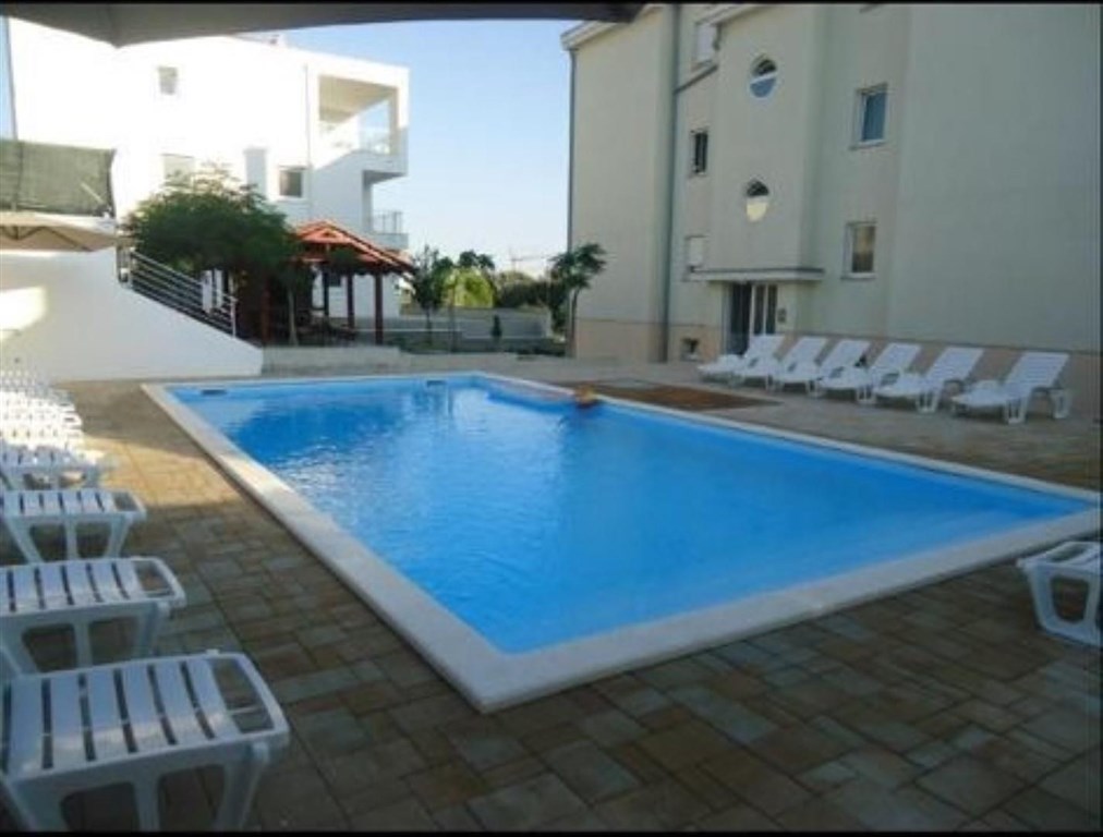 na-prodej-apartmanovy-dum-s-vyhledem-na-more-petrcane-chorvatsko