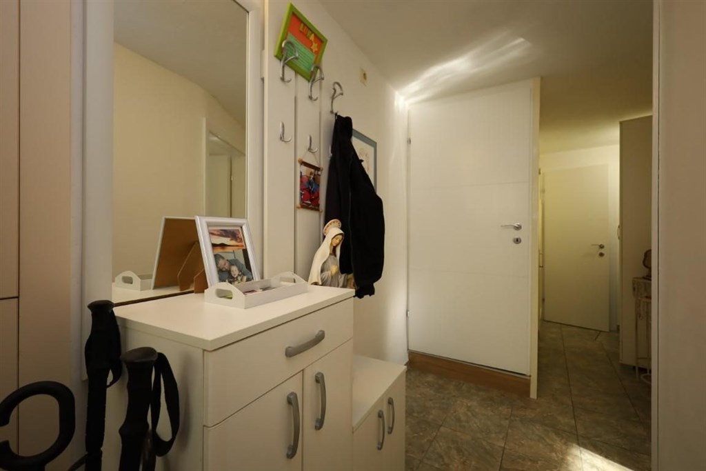 na-prodej-dum-se-3-apartmany-kousek-od-more-tisno-chorvatsko
