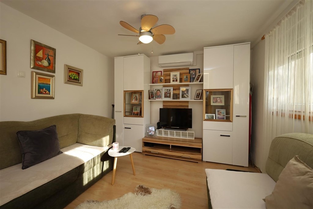 na-prodej-dum-se-3-apartmany-kousek-od-more-tisno-chorvatsko